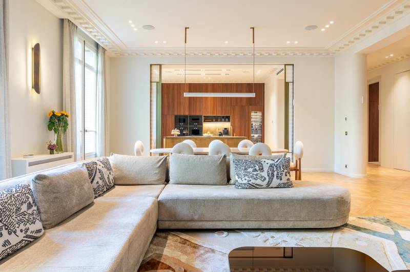 Rent an apartment with hardwood floors and decorative moldings in Paris, France for a professional photo shoot session