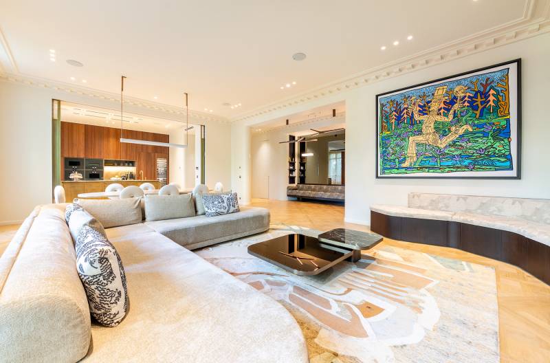 Rent a high-end Haussmannian apartment in France for a professional shooting session in the Île-de-France region