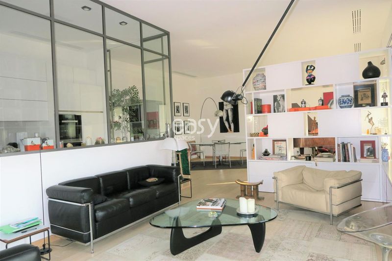 a location available for rent specifically intended for photography and filming purposes