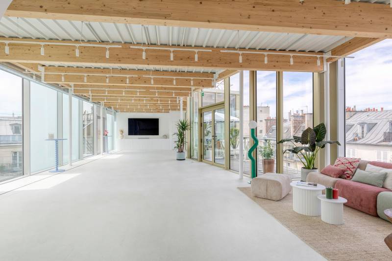 Shooting location offering a panoramic and breathtaking view over the rooftops of Paris, France