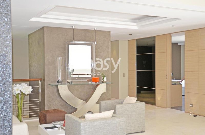 Renting a contemporary villa for a high-quality film shooting production in Nice