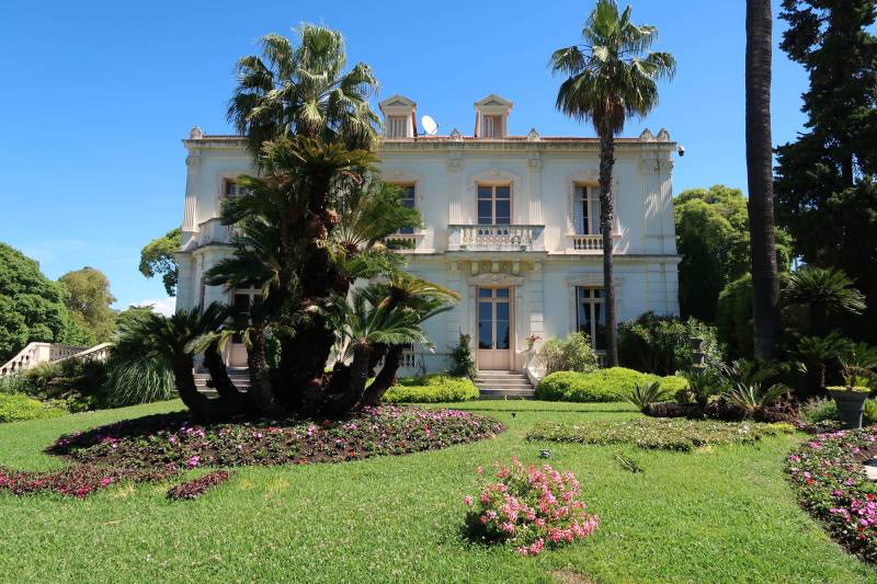Riviera villa available for rent for professional photo and video shooting in Cannes, FRANCE