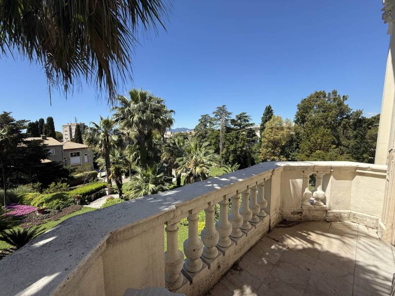 Location of a photo shoot on the beautiful and picturesque French Riviera coastline in France