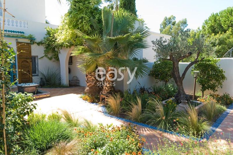 rent a movie set decoration in montpellier for your film production purposes