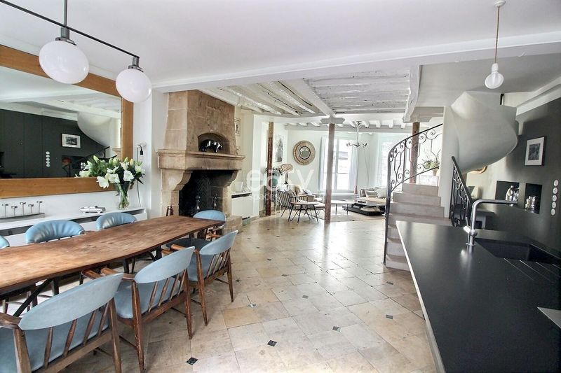 private location for filming in Paris, FRANCE, suitable for various types of professional shoots