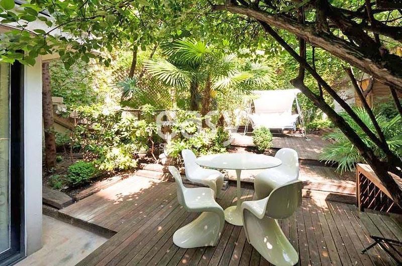 Who exactly knows about any reliable and professional location casting agencies available in Paris?