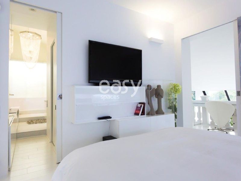 Where exactly can you find a contemporary loft suitable for a professional photoshoot session?