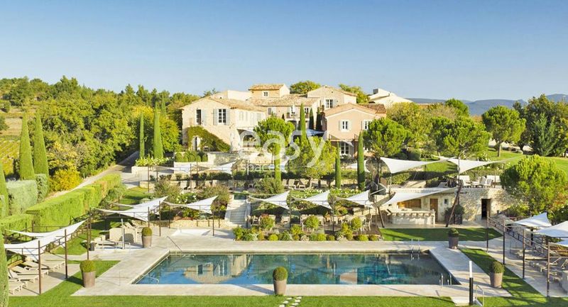 Who is familiar with a reliable agency providing filming locations specifically for the cinema industry?