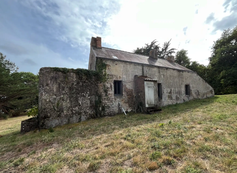 Rent a private deserted island specifically for professional photoshoots in FRANCE