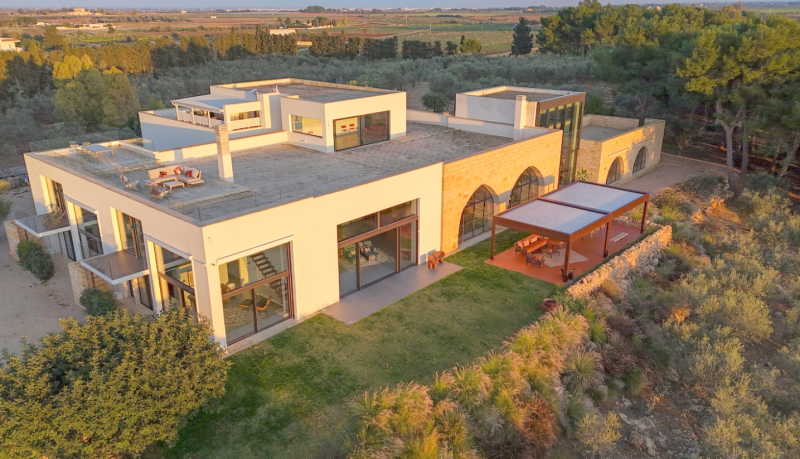 Contemporary villa for rent for photo shoots in Puglia