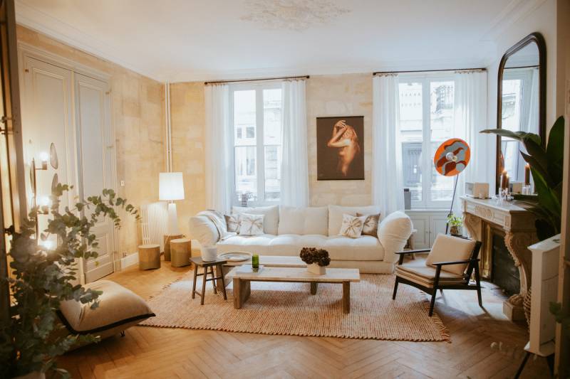 Townhouse available for rent in Bordeaux, France, ideal for professional photo shoots and filming projects