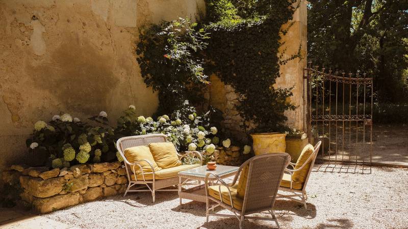 Location of a photoshoot in a garden situated in the Provence-Alpes-Côte d'Azur region in FRANCE