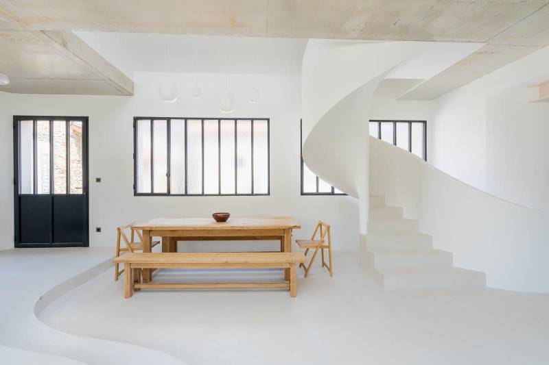 renting a loft as a shooting location in the Île-de-France region of FRANCE