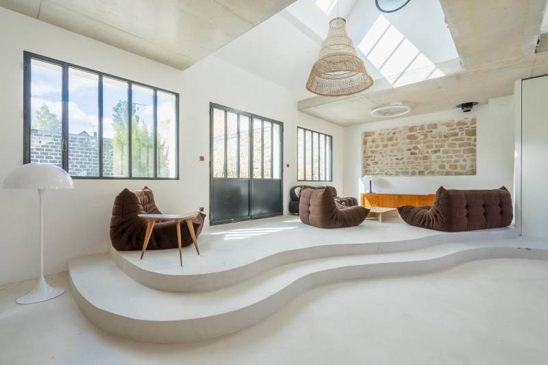 House available for rent with a beautiful garden space ideal for professional photo production in FRANCE