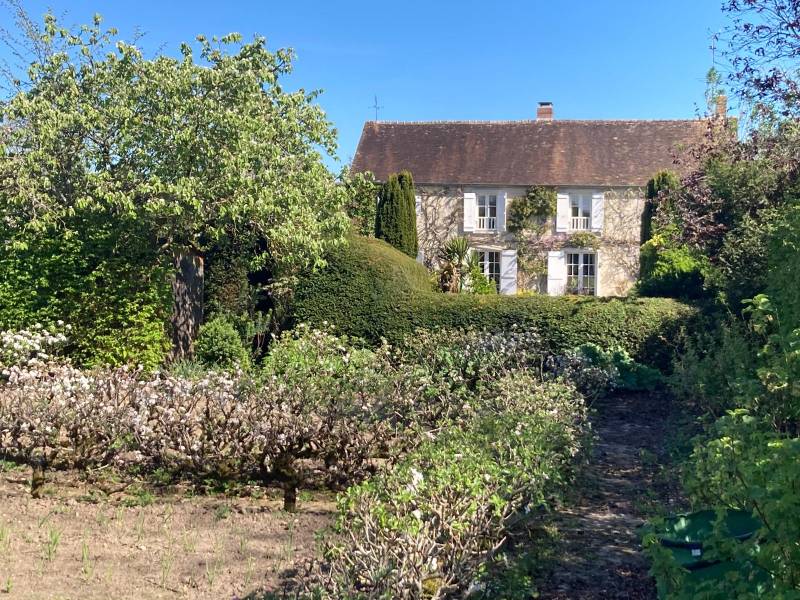 country house available for rent in Paris, France, ideal for professional photo shoots