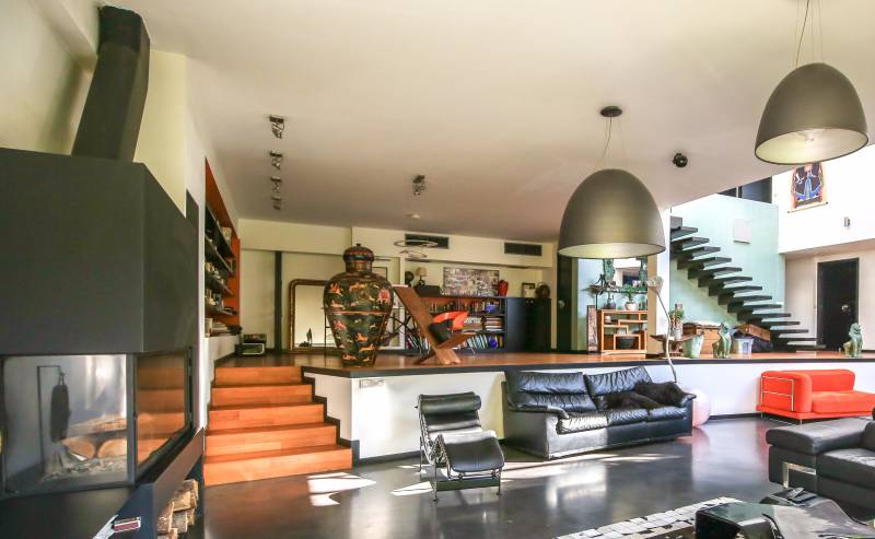 Unique and Unconventional Filming Location Situated in the Île-de-France Region, FRANCE