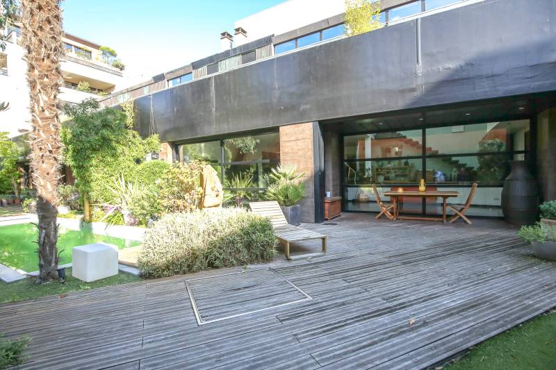 Agency Specializing in Scouting and Providing Unique Shooting Locations Throughout Paris, FRANCE