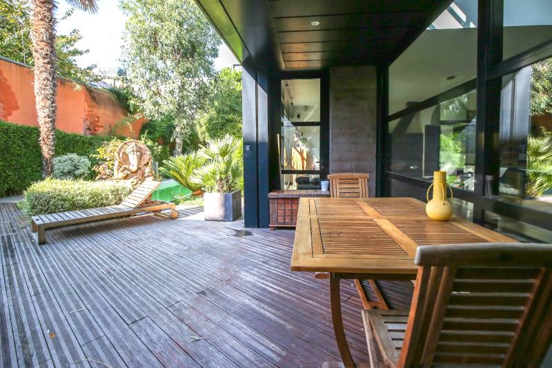 Photography location featuring a garden in Paris, France ideal for outdoor photo shoots