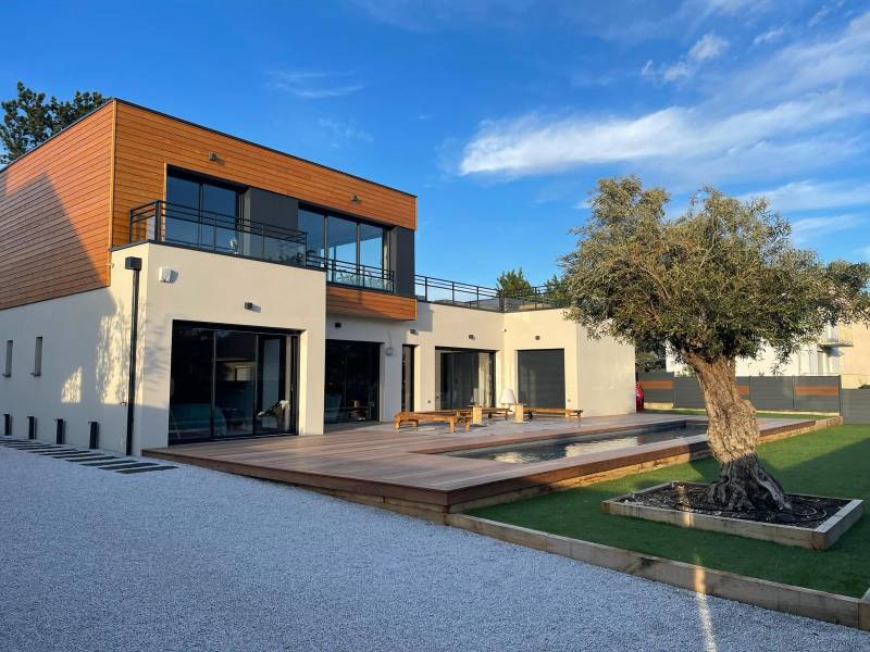 Modern house available for rent for a professional shooting in Paris, FRANCE