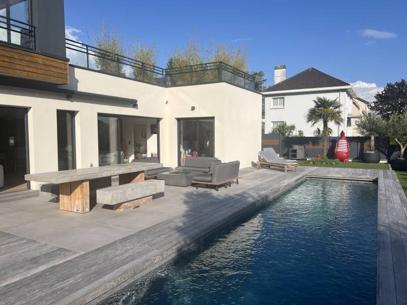 find a suitable and ideal photo shoot location in Paris, FRANCE