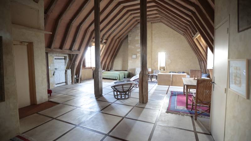 Unusual and Unique Photoshoot Location in Paris, FRANCE with Exceptional Atmosphere