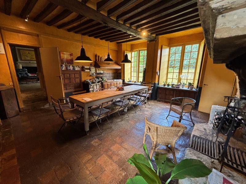 rent a magnificent manor house for a professional photoshoot near Paris in FRANCE