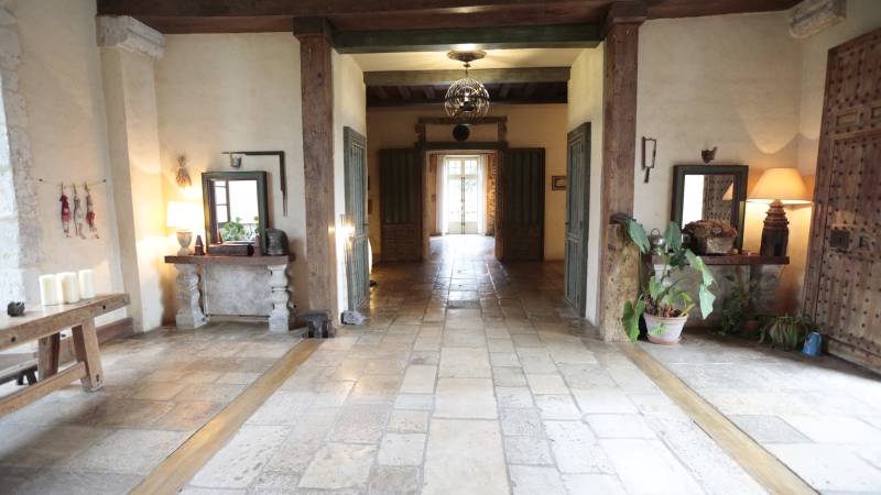 Unusual and Remarkably Unique Filming Location in Paris, France