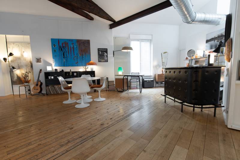 Filming location situated in the historical and central area of Bordeaux, FRANCE