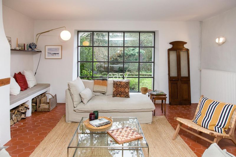 Country house for photo production located in Paris, France