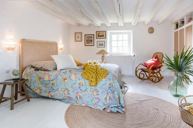 location of children's fashion photoshoot in the city of Paris, FRANCE