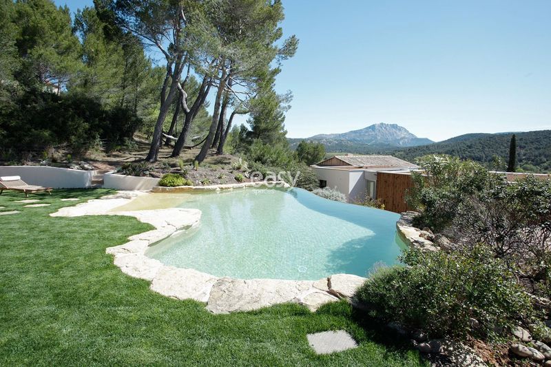 renting a private location for an exclusive and professional photo shoot in the south of France