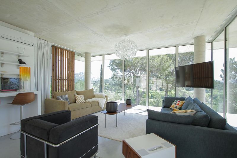 private villa available for rent in Aix en Provence for filming purposes