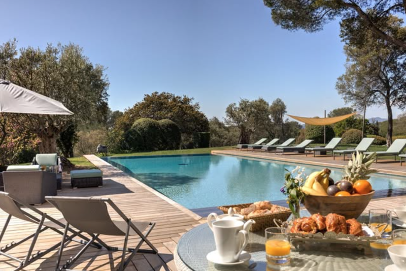 rent a traditional bastide house in FRANCE for film shooting in Cannes