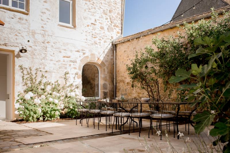 vintage chic style photoshoot location in Paris, FRANCE capturing timeless elegance