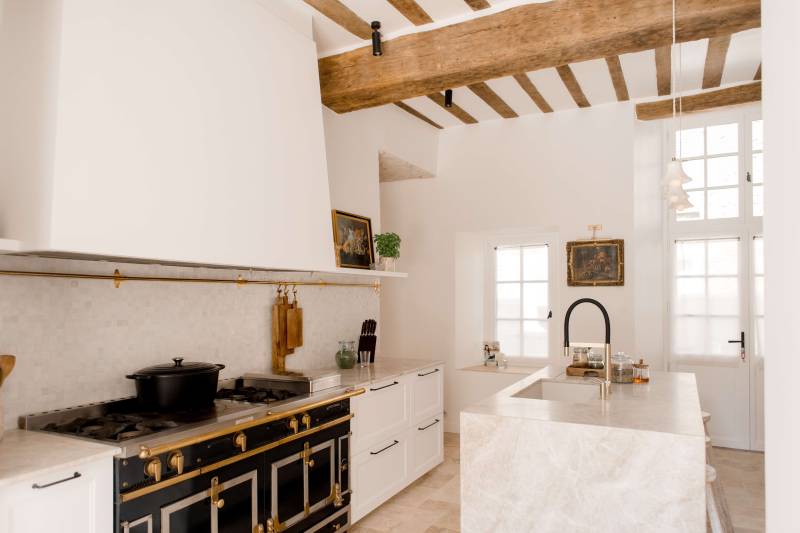 renting a charming old house with authentic vintage features for a professional photoshoot in Paris France