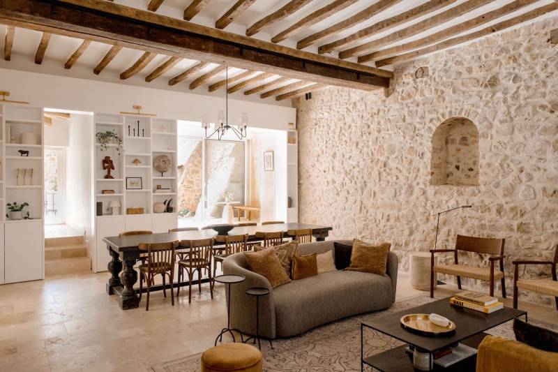 renting a charming countryside house in the beautiful French countryside near Paris for a professional photo shoot