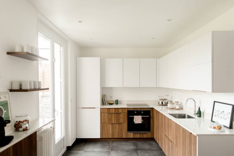 Renting a house in the Paris suburban area specifically for hosting event-related activities in FRANCE