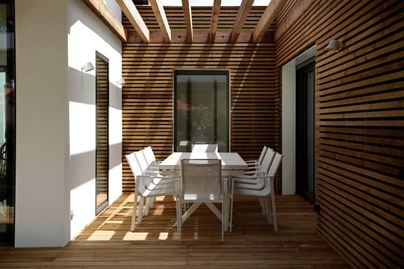 Modern house available for rent in France for professional photoshoot sessions located in Biarritz