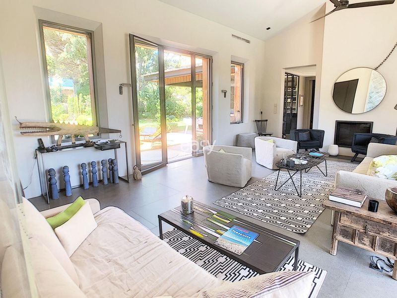 private villa available for rent exclusively for professional photo and video shooting purposes