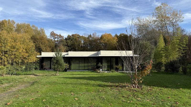 Contemporary Modern Villa Available for Rent for Photoshoots, Filmings, and Professional Events in Paris