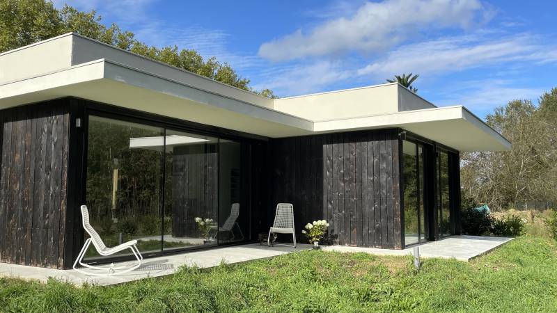 rent a contemporary villa for event hosting in Paris, FRANCE with spacious surroundings and modern amenities