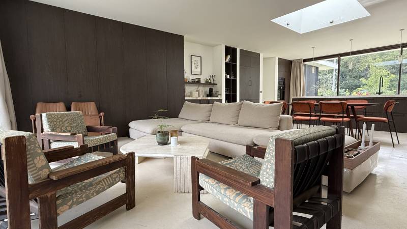 Contemporary house available for rent in Paris, France, ideal for filming and production purposes