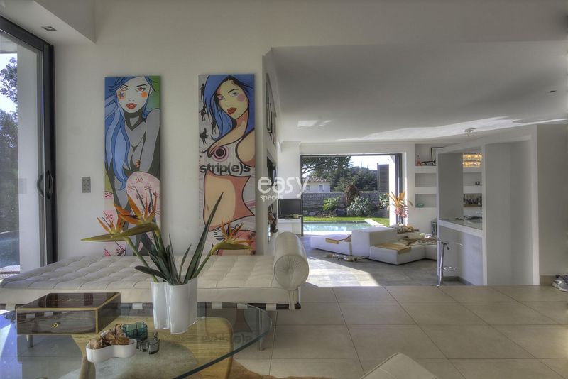 location of event venues in the Provence-Alpes-Côte d'Azur region for various occasions