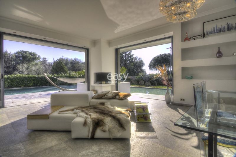 rent a contemporary modern house in Nice specifically for film shooting purposes