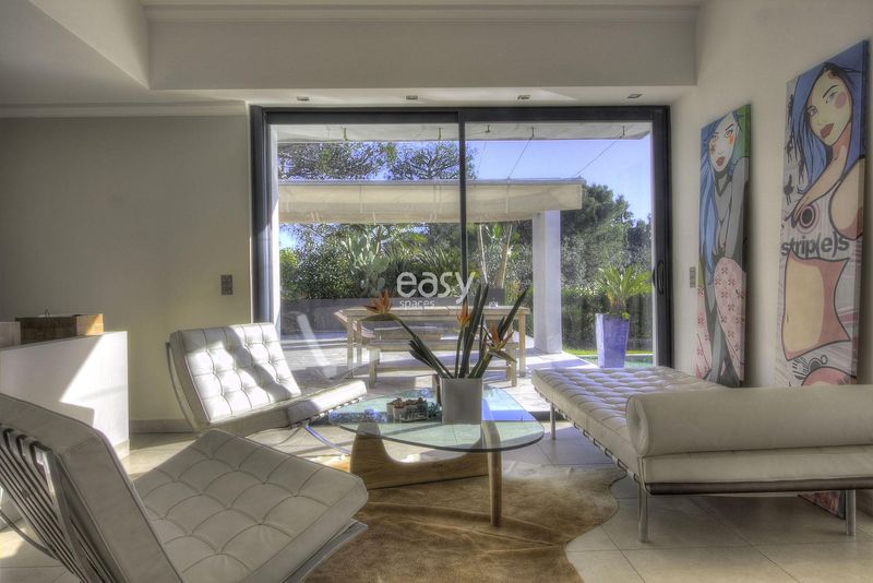 scenery and setting for filming shots in Cannes 06, featuring the unique atmosphere and environment of the location