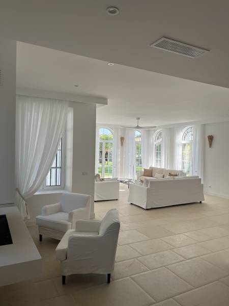 Riviera-style villa available for rent in Marseille, FRANCE, exclusively designed for professional photo shoots and creative projects