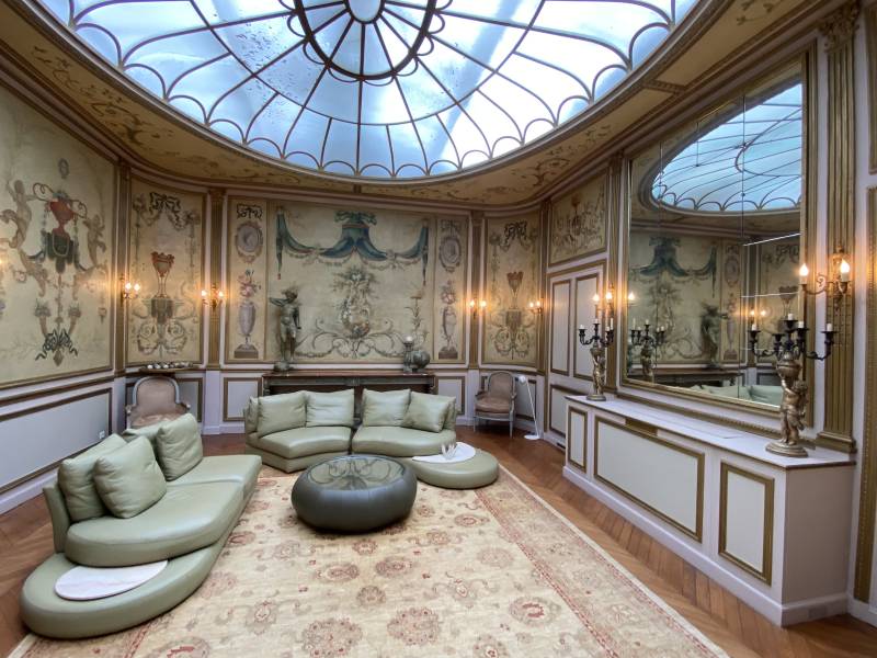 Haussmannian-style location available for rent for professional photo shoots in Paris, FRANCE
