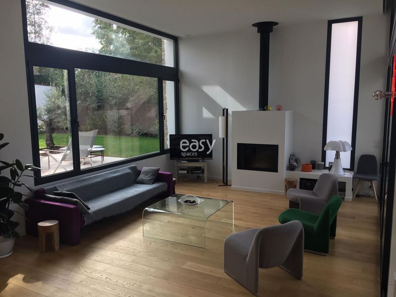 shooting location venue featuring a garden in the city of Paris - Île-de-France region