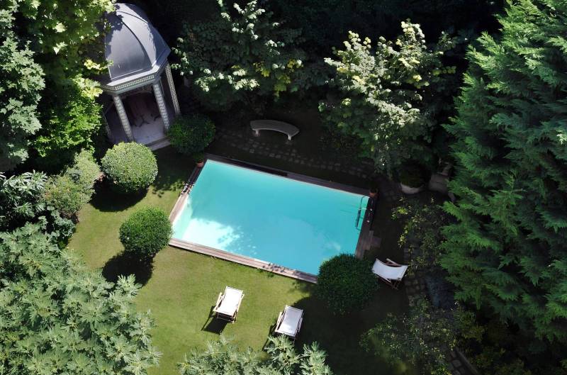 event venue with garden in the center of Paris