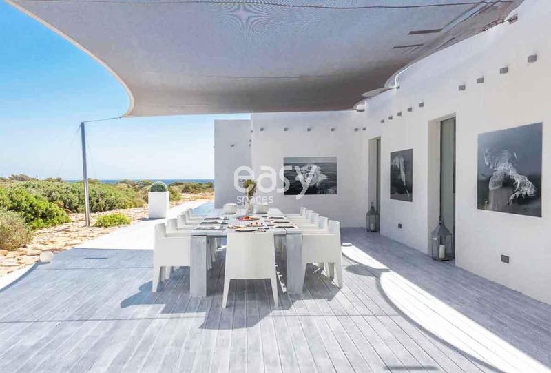 Ultra-modern house designed with the latest architectural innovations for exceptional photo shoots